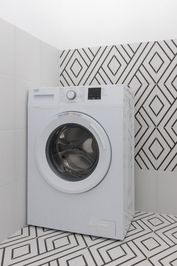 Butas Optykow Spacious & Cosy With Parking By Renters