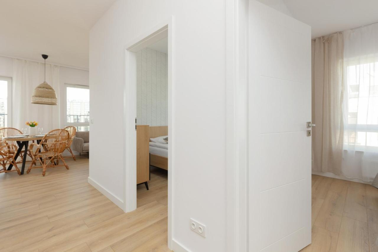 Butas Optykow Spacious & Cosy With Parking By Renters