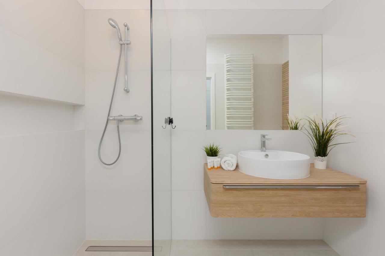 Butas Optykow Spacious & Cosy With Parking By Renters Warsaw