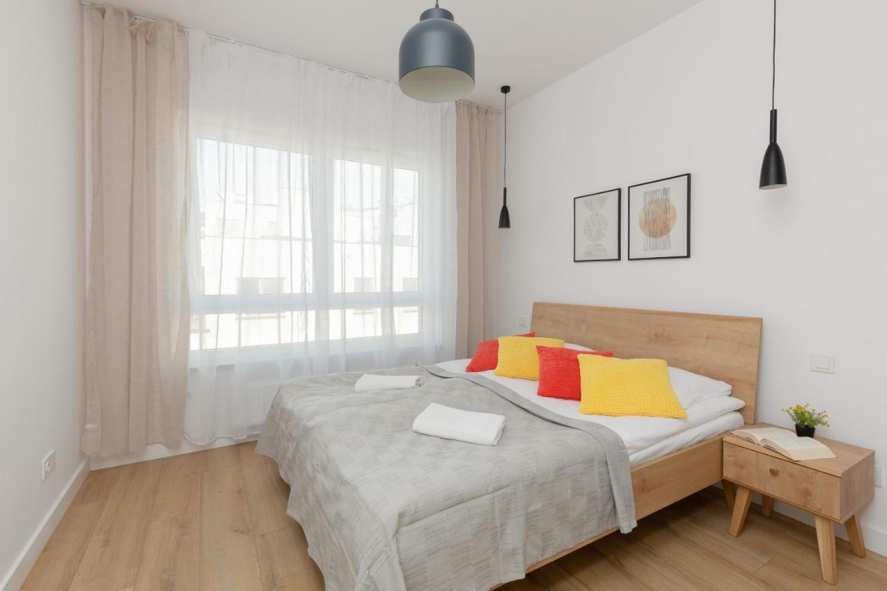 Butas Optykow Spacious & Cosy With Parking By Renters Warsaw