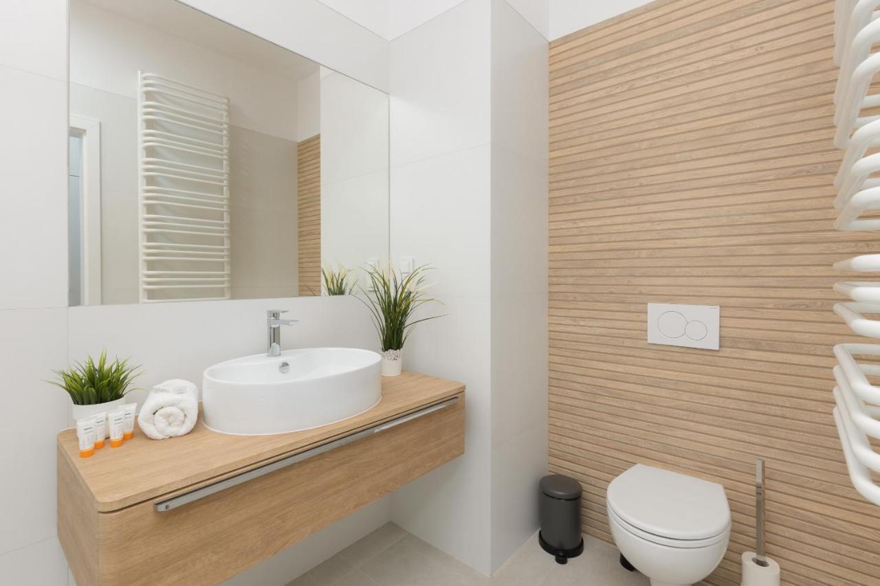 Butas Optykow Spacious & Cosy With Parking By Renters